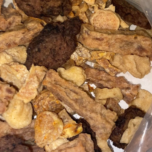 Getrocknete Kaustangen aus selbstgemachter Hundewurst