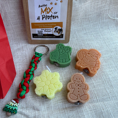4 verschiedene Kerzen und ein weihnachts Schlüsselanhänger
