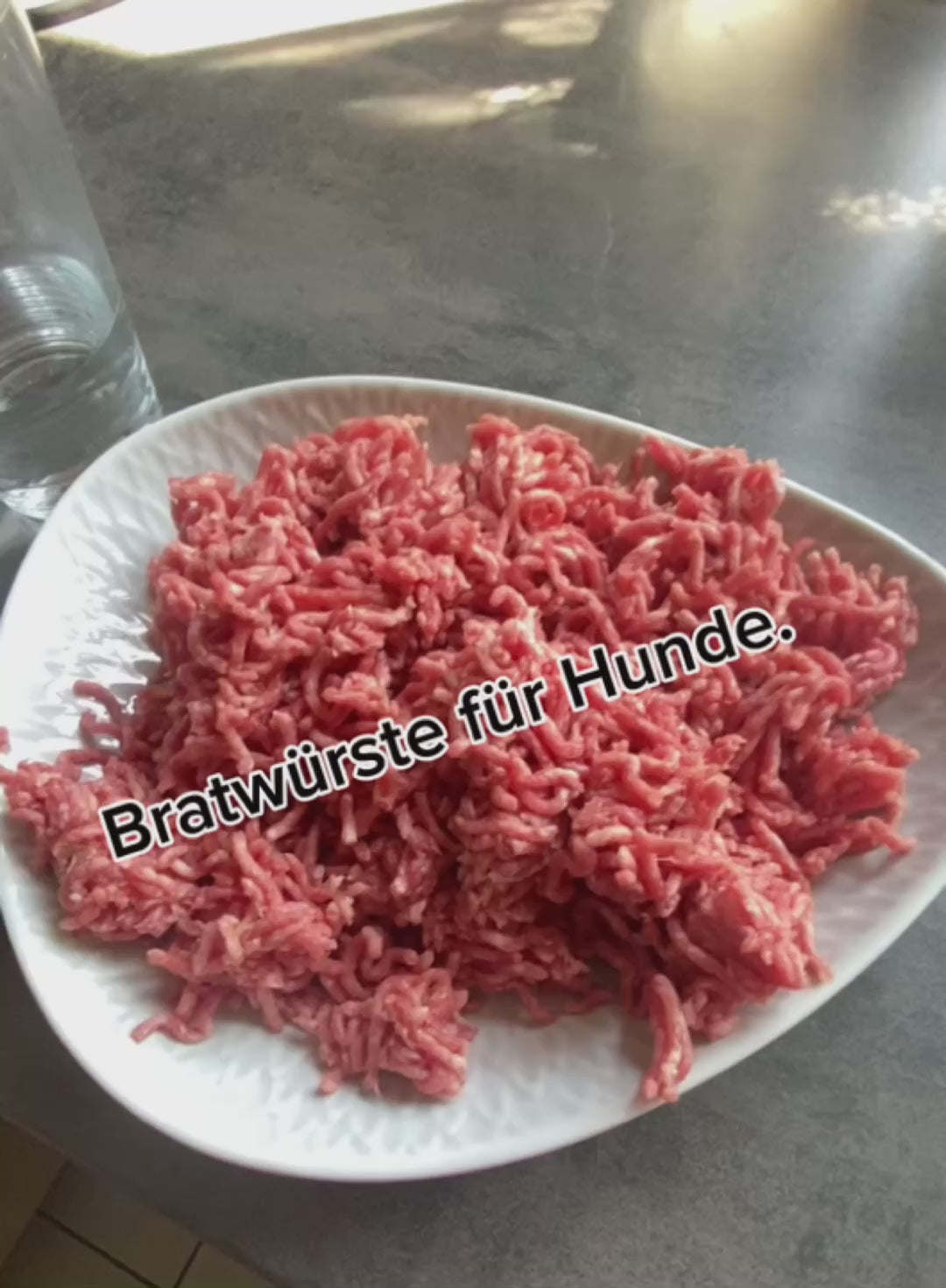 Video laden: Bratwurst für den Hund, Anettes Mix für 4 Pfoten